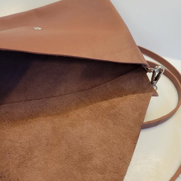 HOTTER small brwon leather shoulder/cross body bag with snap closure - Picture 3 of 5